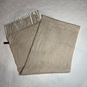 Enzo Montovani Luxurious Beige Cashmere Scarf